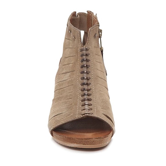 EUC Miz Mooz leather sandals - Picture 4 of 13